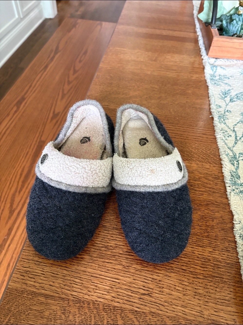 Acorn slippers